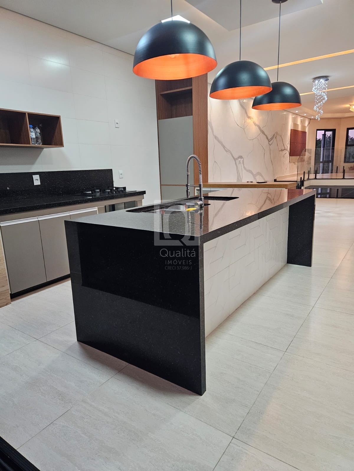 Casa de Condomínio para alugar com 3 quartos, 250m² - Foto 2