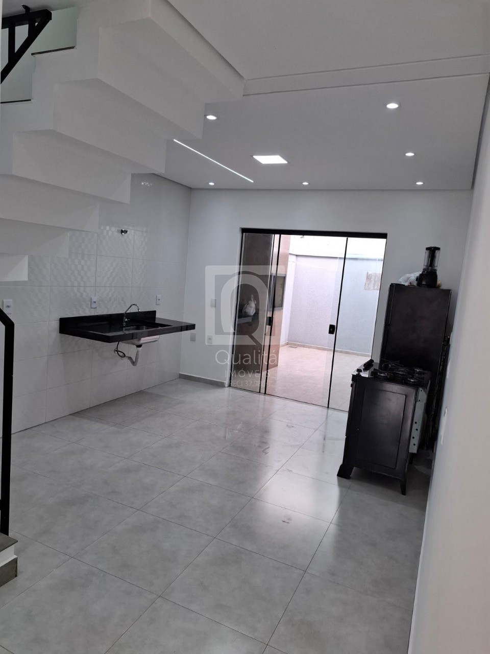 Sobrado à venda com 2 quartos, 150m² - Foto 1