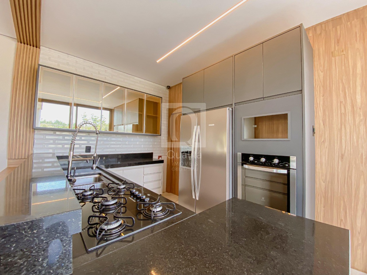 Casa de Condomínio à venda com 3 quartos, 226m² - Foto 10