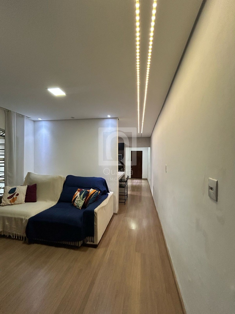 Casa à venda com 2 quartos, 125m² - Foto 2