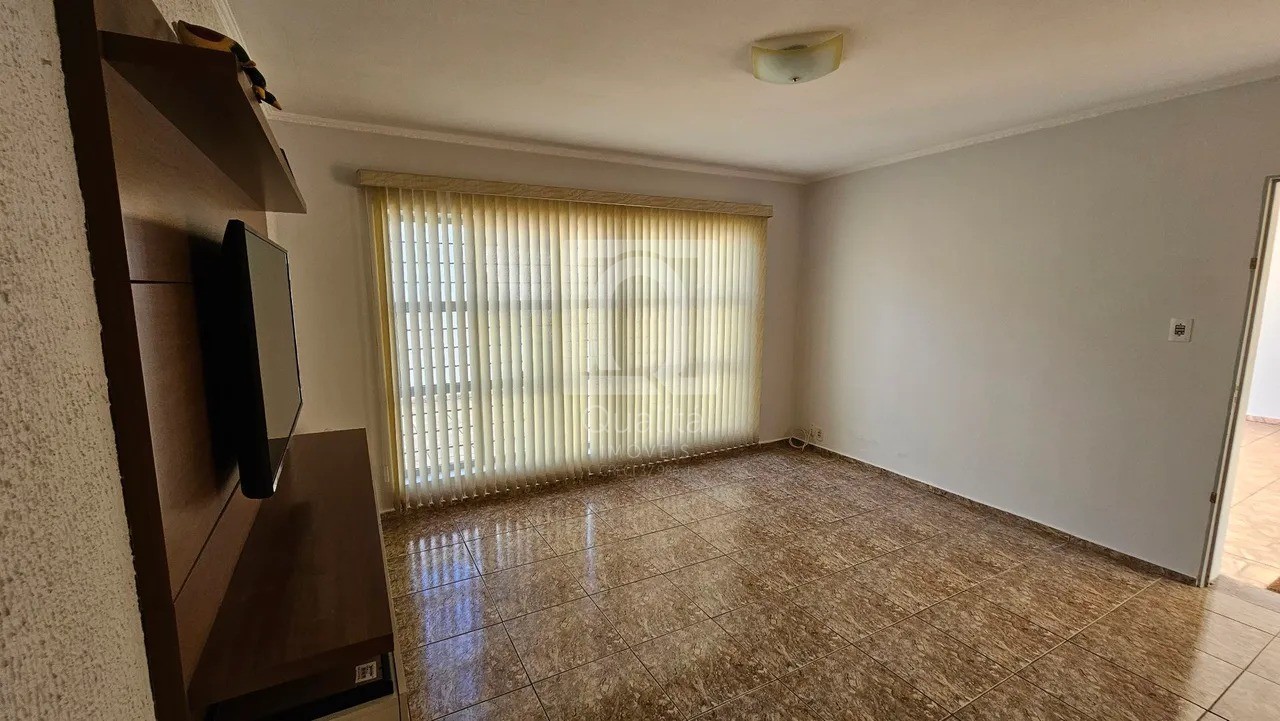 Casa à venda com 2 quartos, 200m² - Foto 1