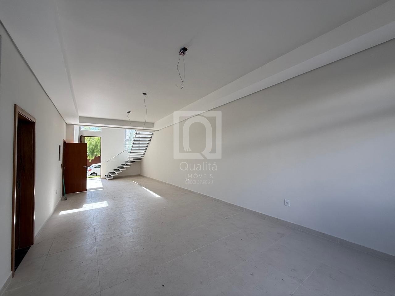Casa de Condomínio para alugar com 3 quartos, 300m² - Foto 2