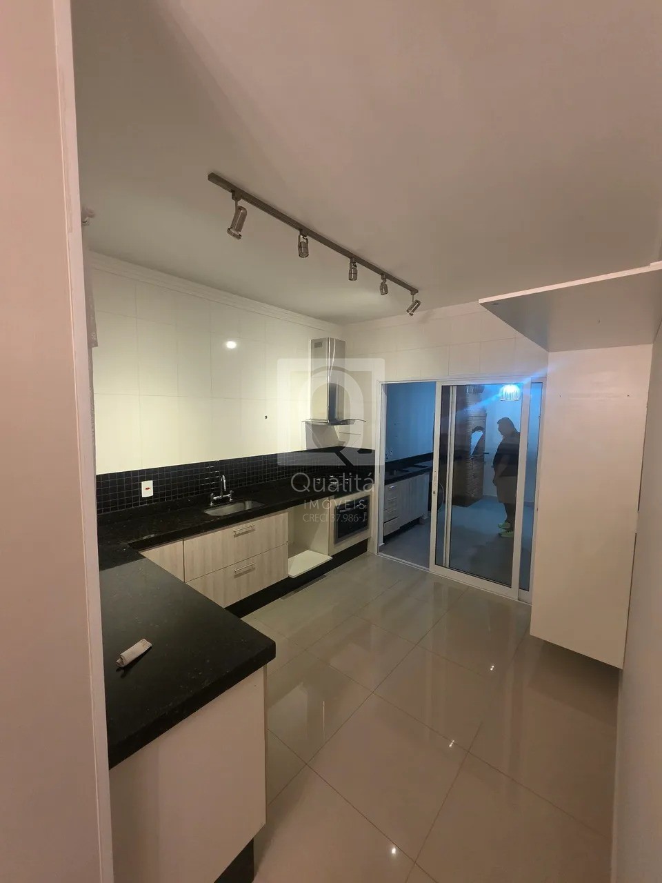 Casa de Condomínio à venda e aluguel com 3 quartos, 200m² - Foto 4