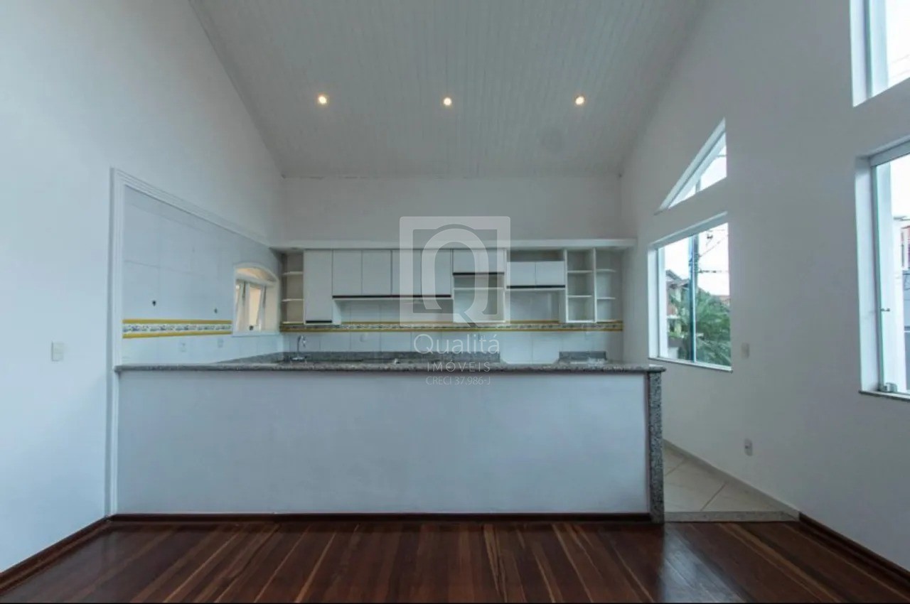 Casa de Condomínio à venda com 3 quartos, 250m² - Foto 2