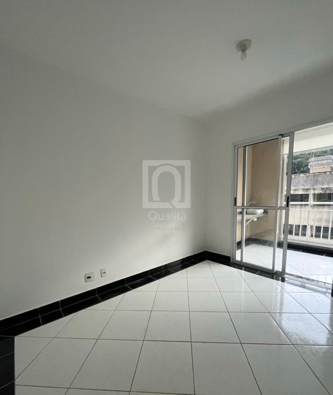 Apartamento à venda com 3 quartos, 80m² - Foto 2