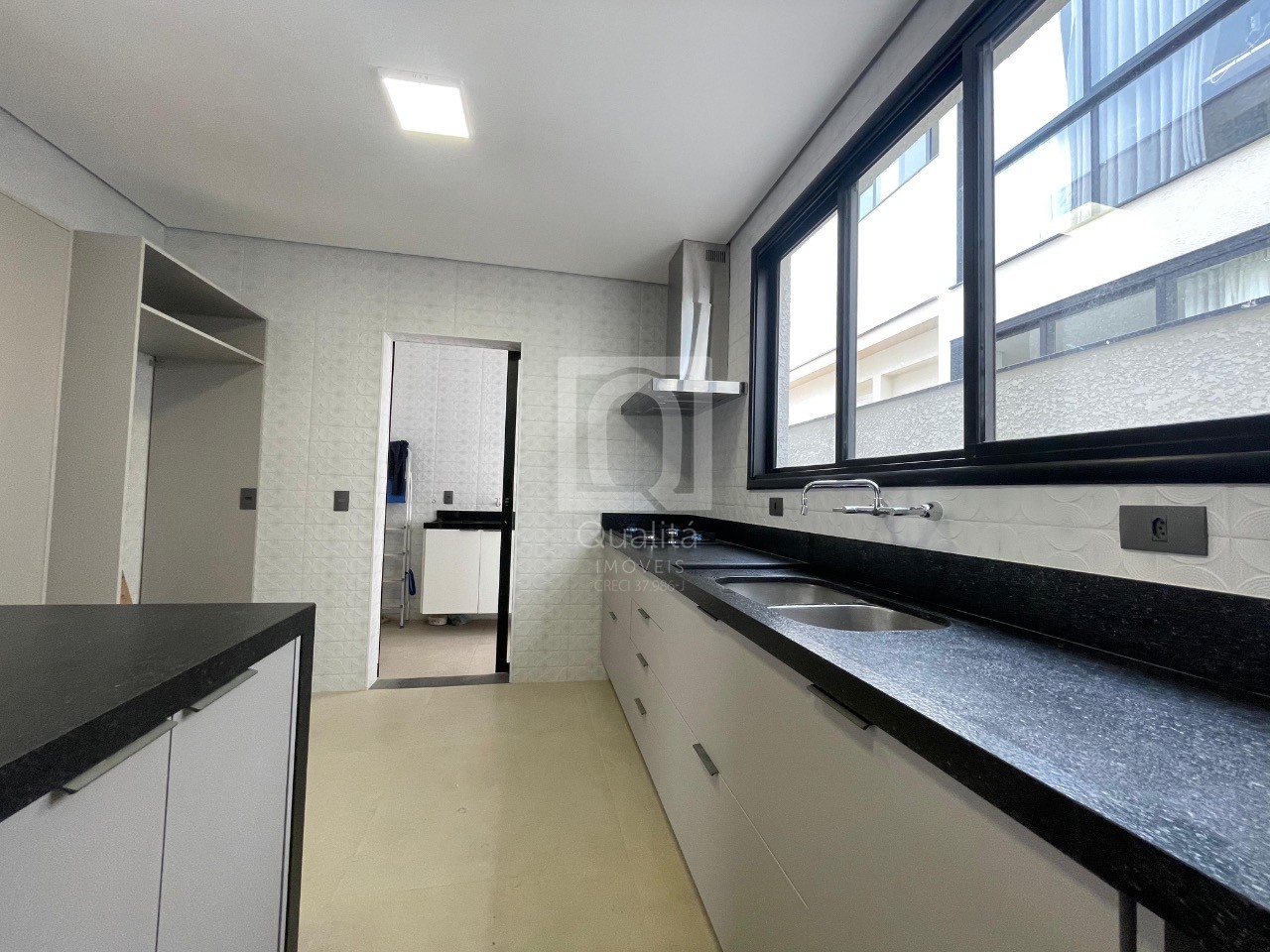 Casa de Condomínio à venda e aluguel com 3 quartos, 268m² - Foto 5