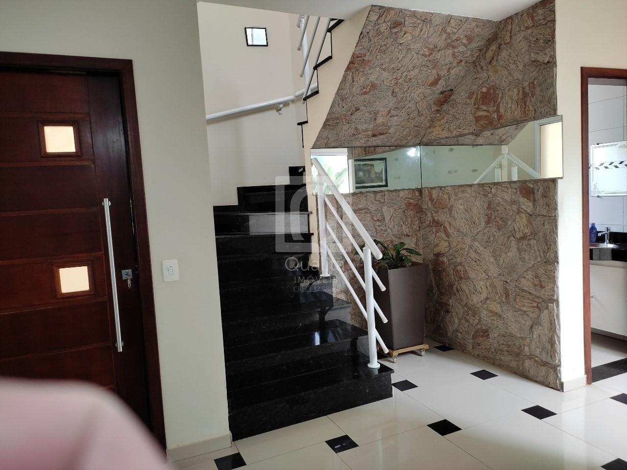 Casa de Condomínio à venda com 3 quartos, 250m² - Foto 1