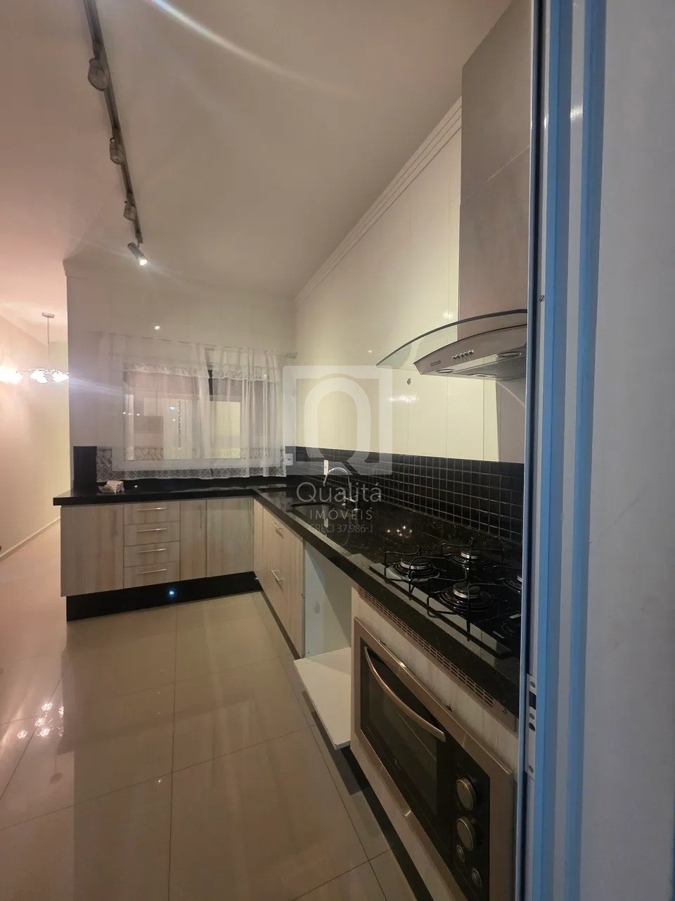 Casa de Condomínio à venda e aluguel com 3 quartos, 200m² - Foto 5