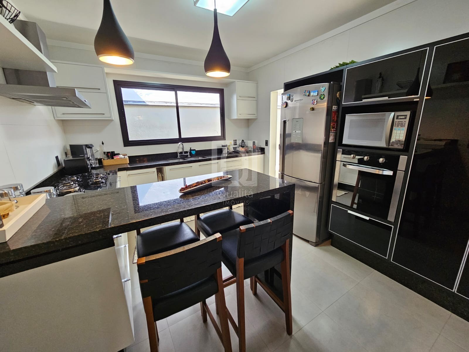 Casa de Condomínio à venda com 3 quartos, 250m² - Foto 5