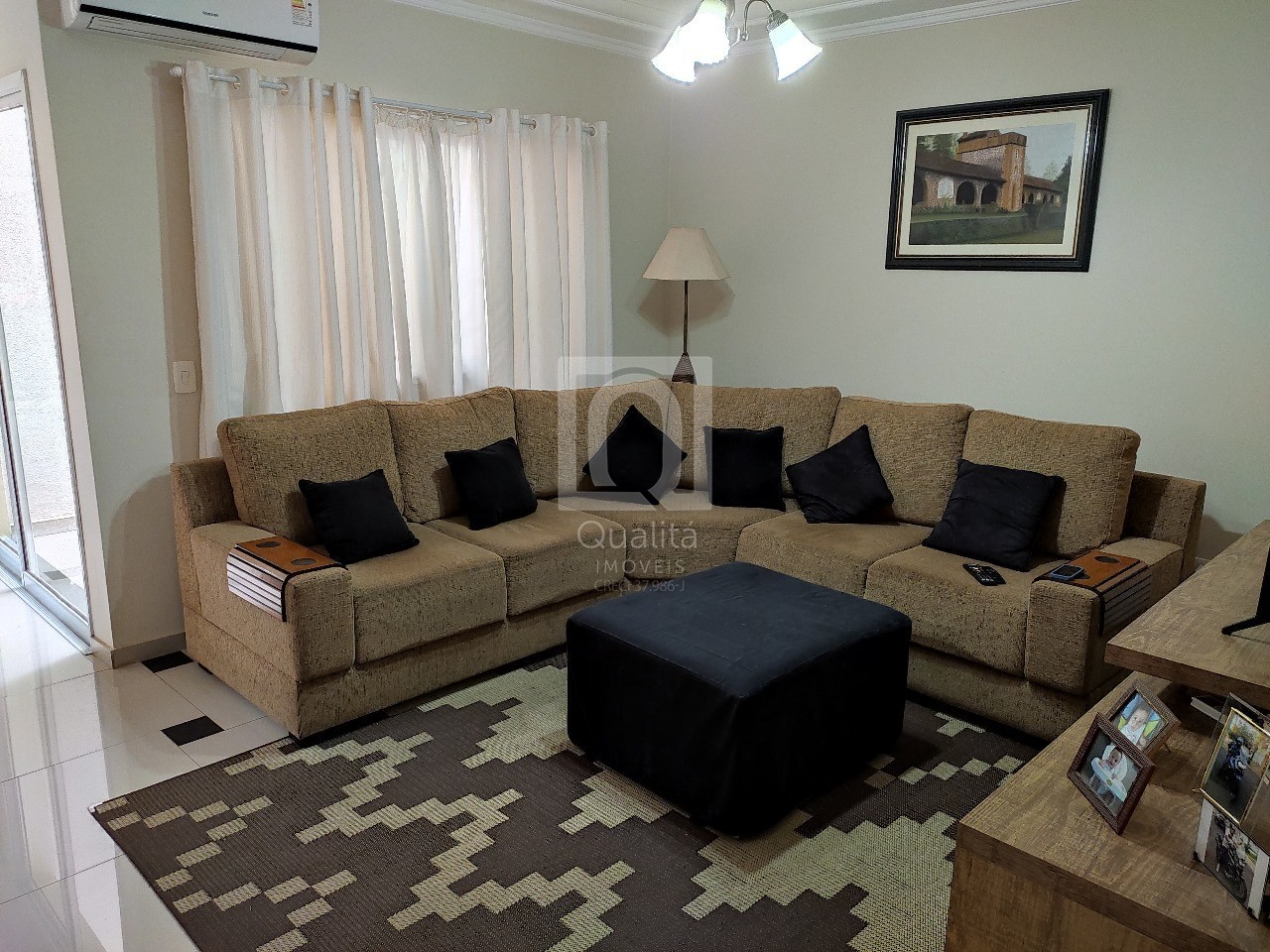 Casa de Condomínio à venda com 3 quartos, 250m² - Foto 2