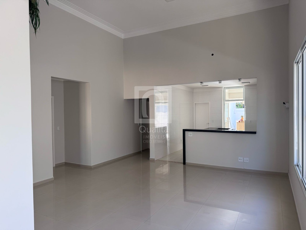 Casa de Condomínio à venda com 3 quartos, 215m² - Foto 3