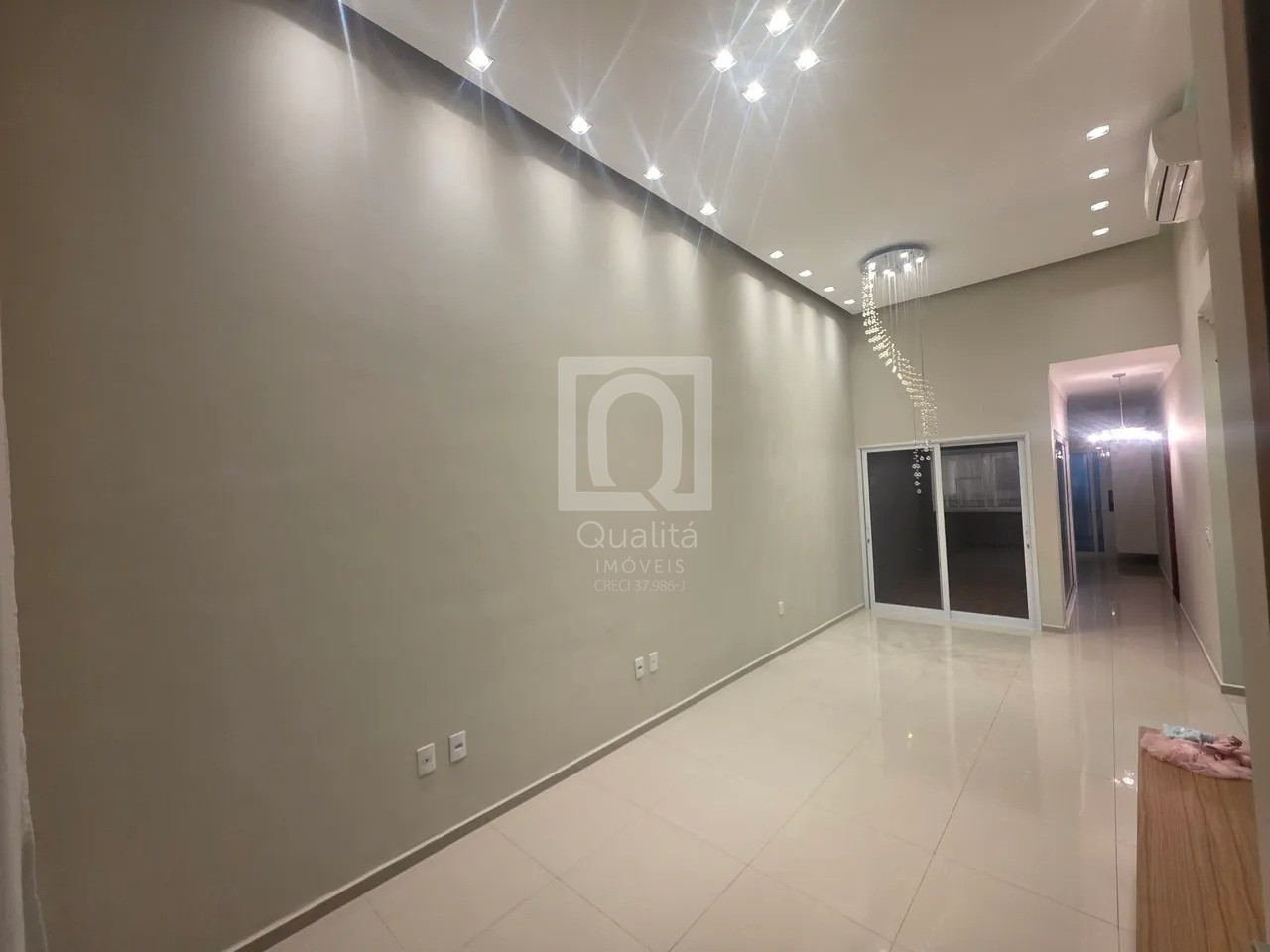Casa de Condomínio à venda e aluguel com 3 quartos, 200m² - Foto 1