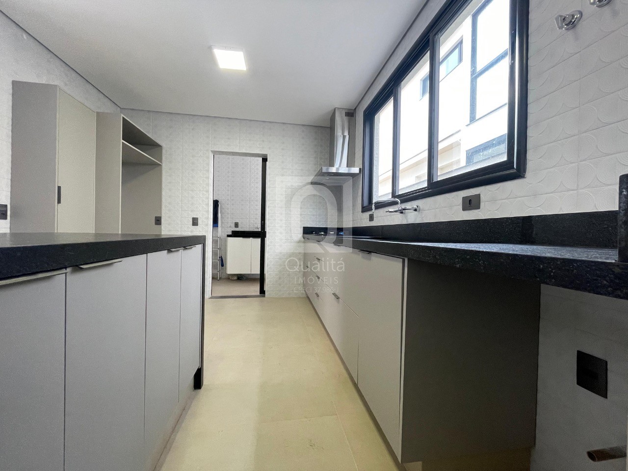 Casa de Condomínio à venda e aluguel com 3 quartos, 268m² - Foto 4