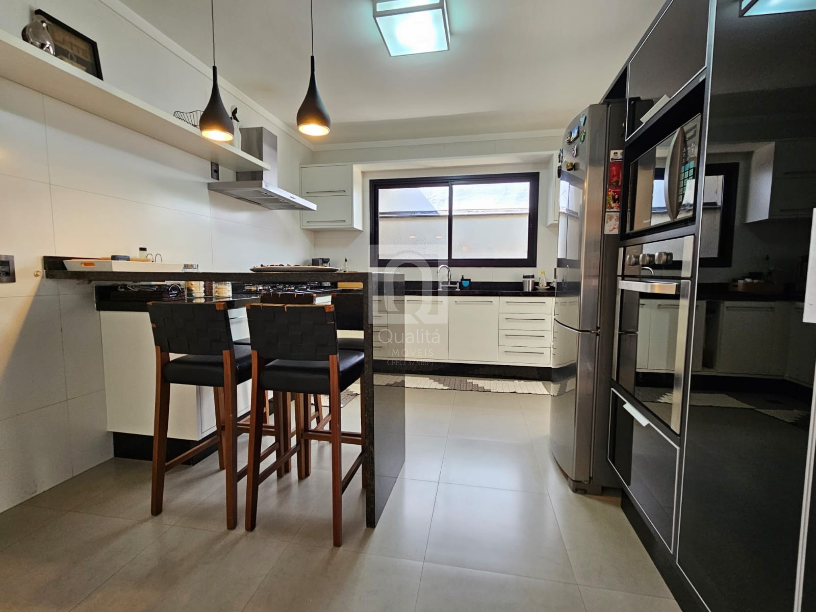 Casa de Condomínio à venda com 3 quartos, 250m² - Foto 4
