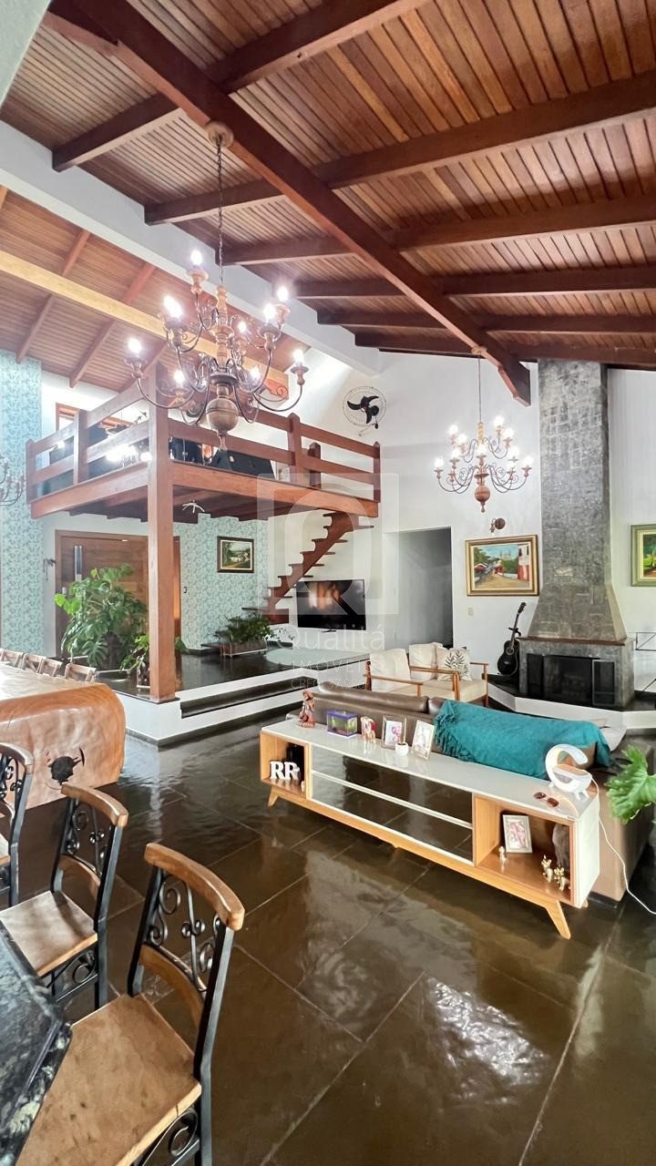 Chácara, 3 quartos, 1050 m² - Foto 1