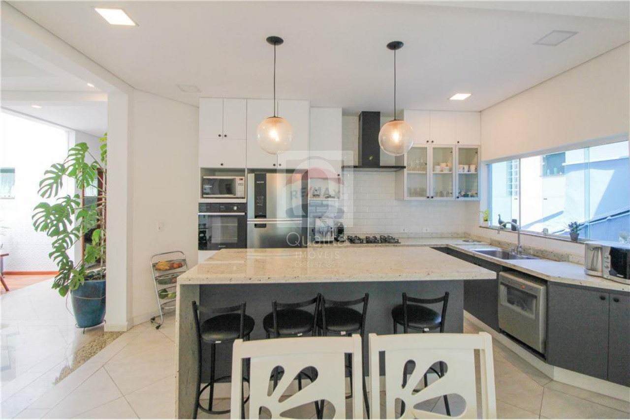 Casa de Condomínio à venda com 3 quartos, 360m² - Foto 15