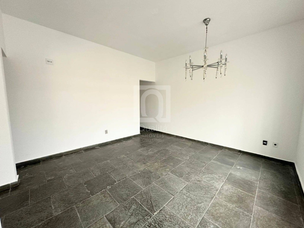 Casa à venda com 3 quartos, 300m² - Foto 2