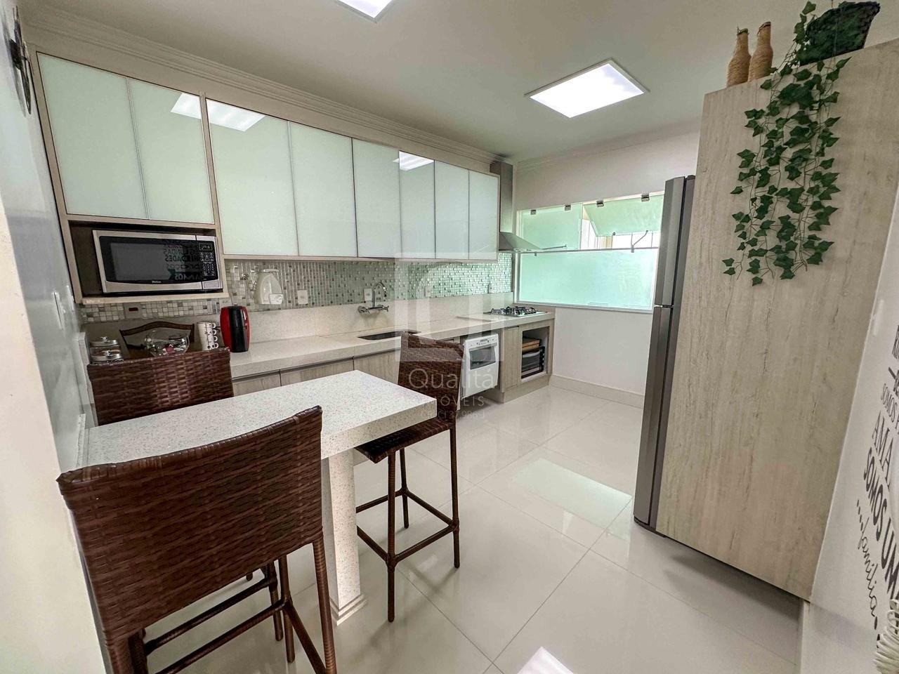 Apartamento à venda com 3 quartos, 129m² - Foto 4