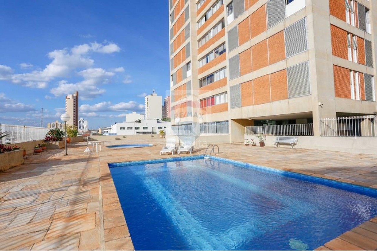 Apartamento à venda com 3 quartos, 146m² - Foto 2