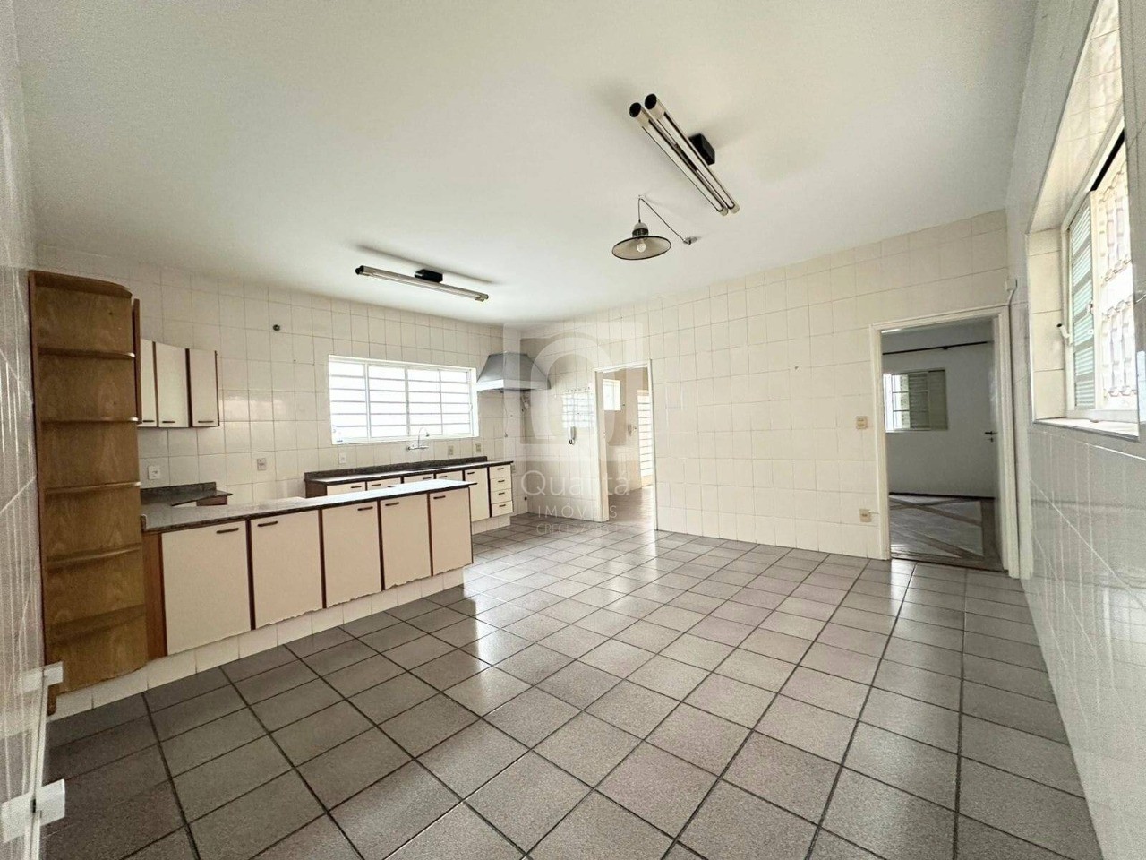 Casa à venda com 3 quartos, 300m² - Foto 9