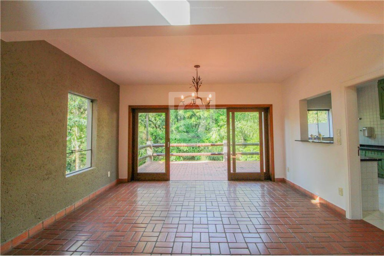 Casa de Condomínio à venda com 5 quartos, 265m² - Foto 3