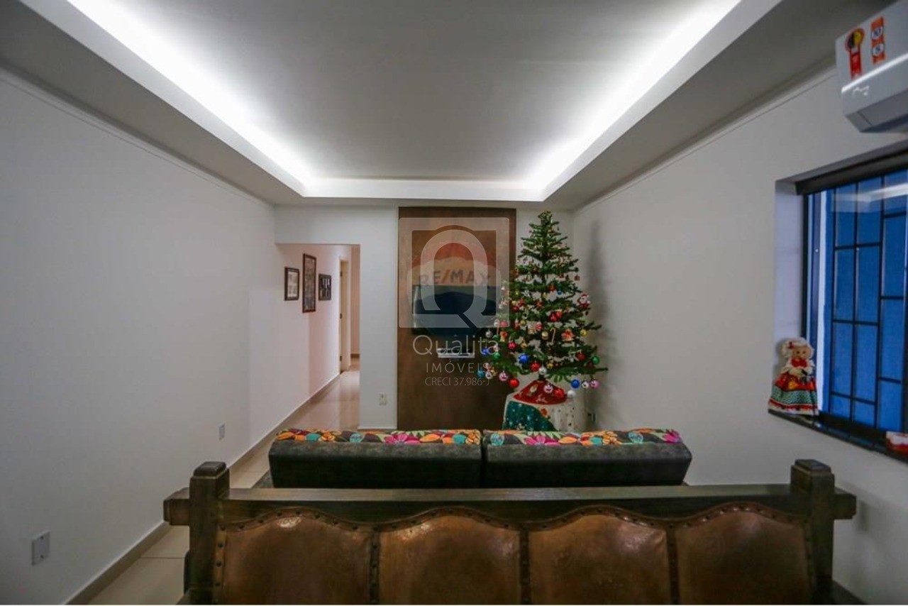 Casa à venda com 3 quartos, 281m² - Foto 8