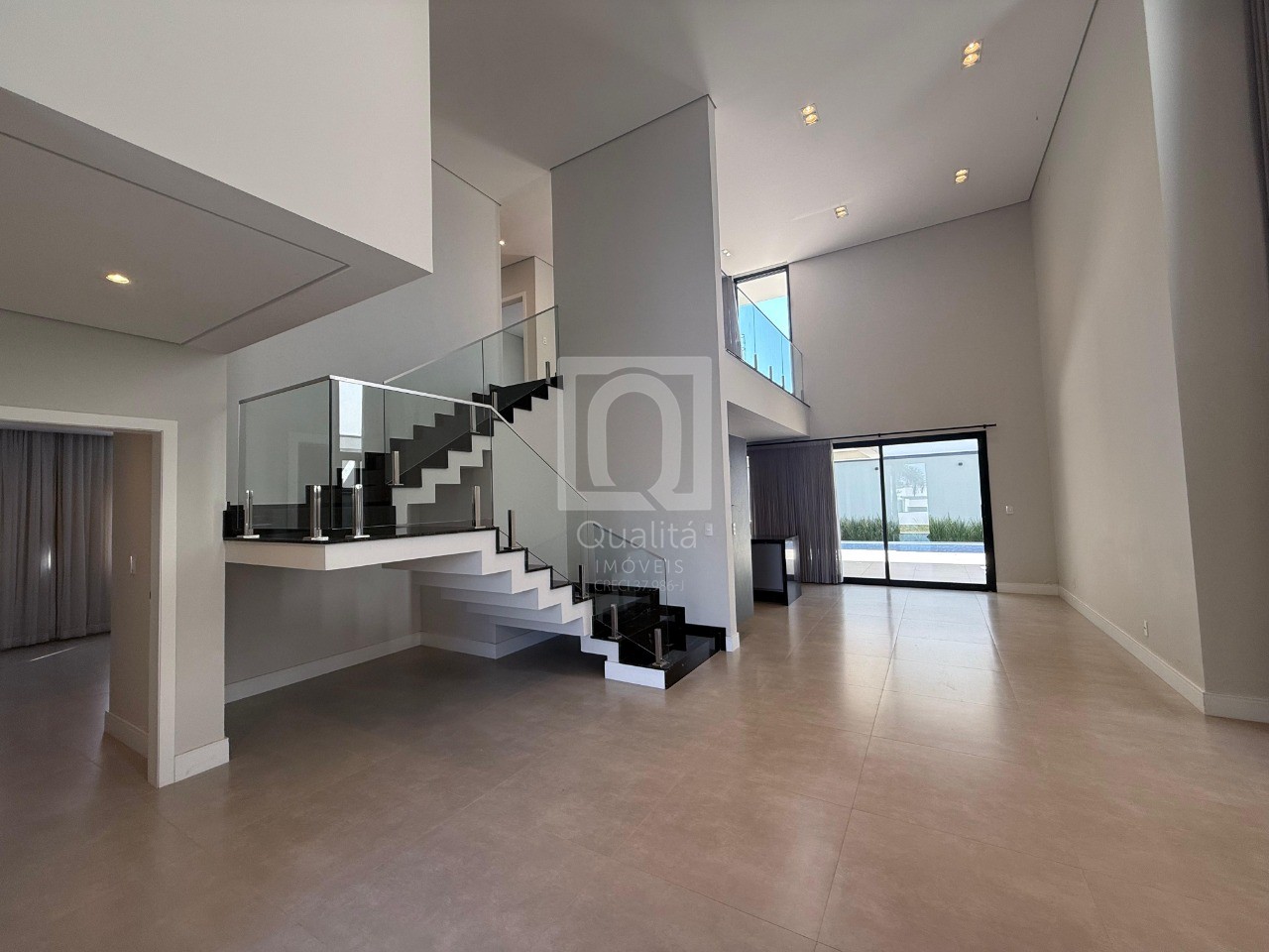 Casa de Condomínio à venda com 4 quartos, 370m² - Foto 1