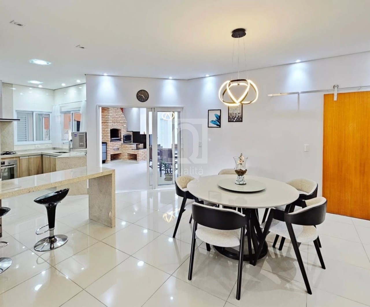 Casa de Condomínio à venda com 3 quartos, 300m² - Foto 2