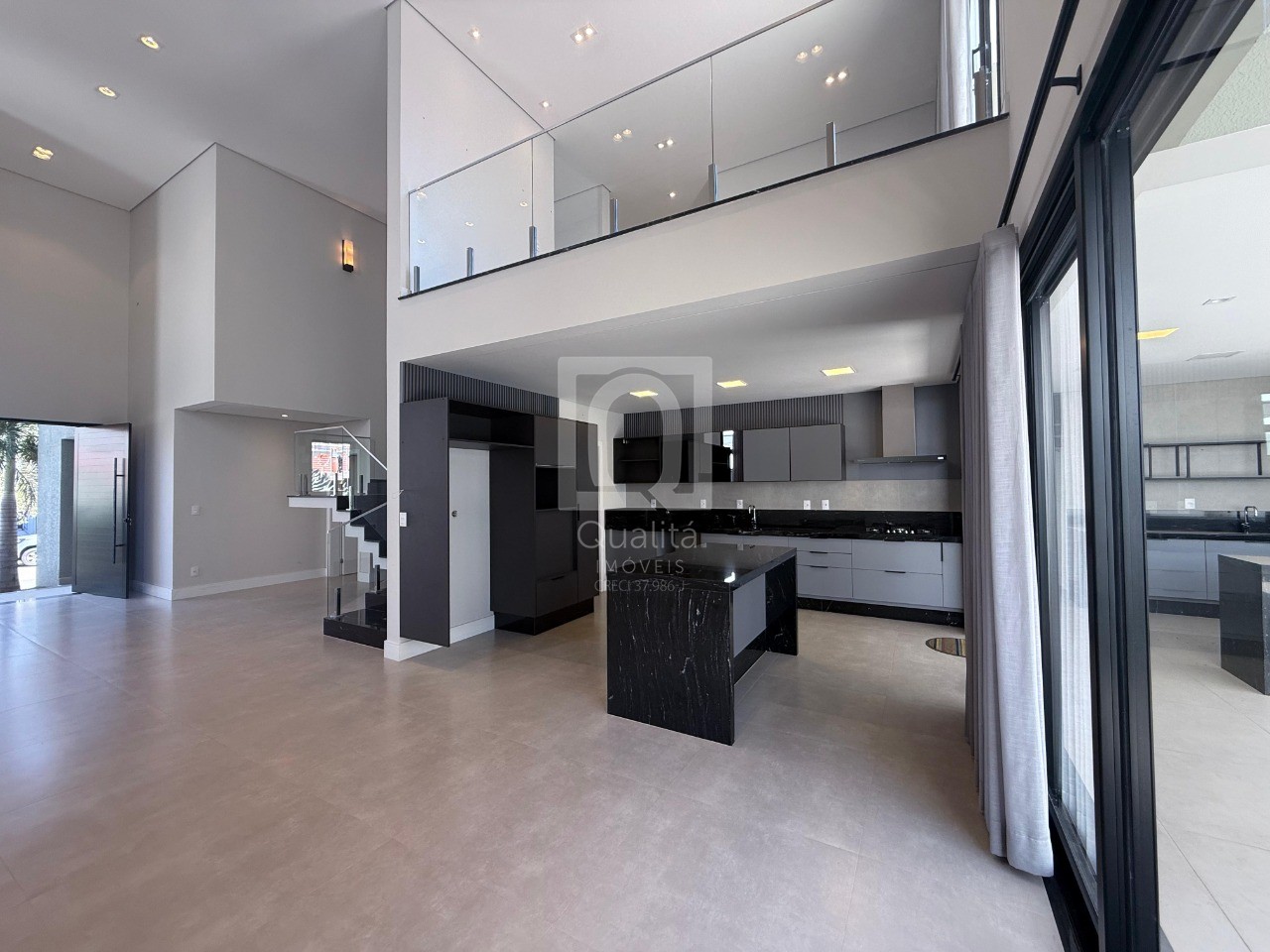 Casa de Condomínio à venda com 4 quartos, 370m² - Foto 2