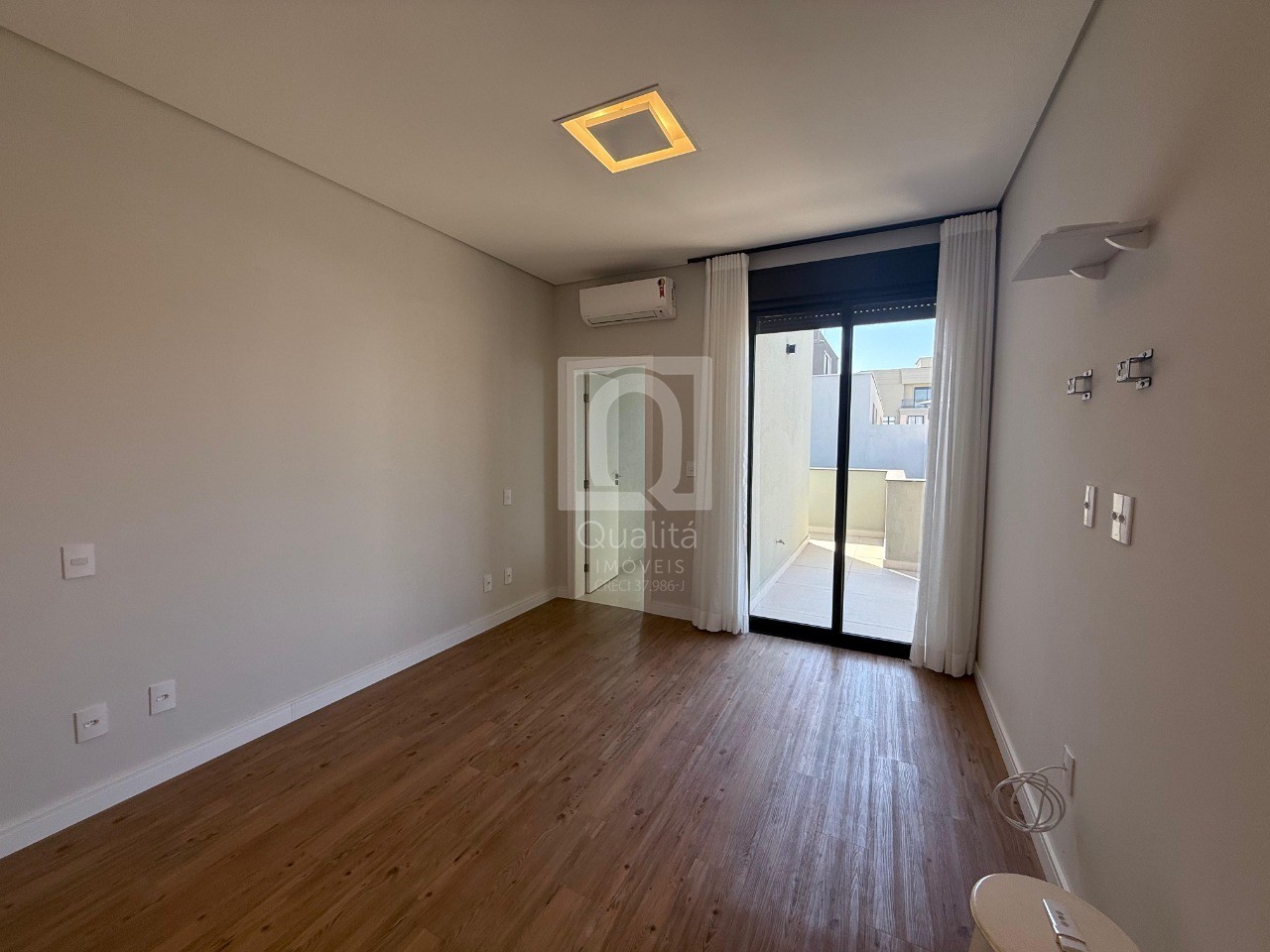 Casa de Condomínio à venda com 4 quartos, 370m² - Foto 15
