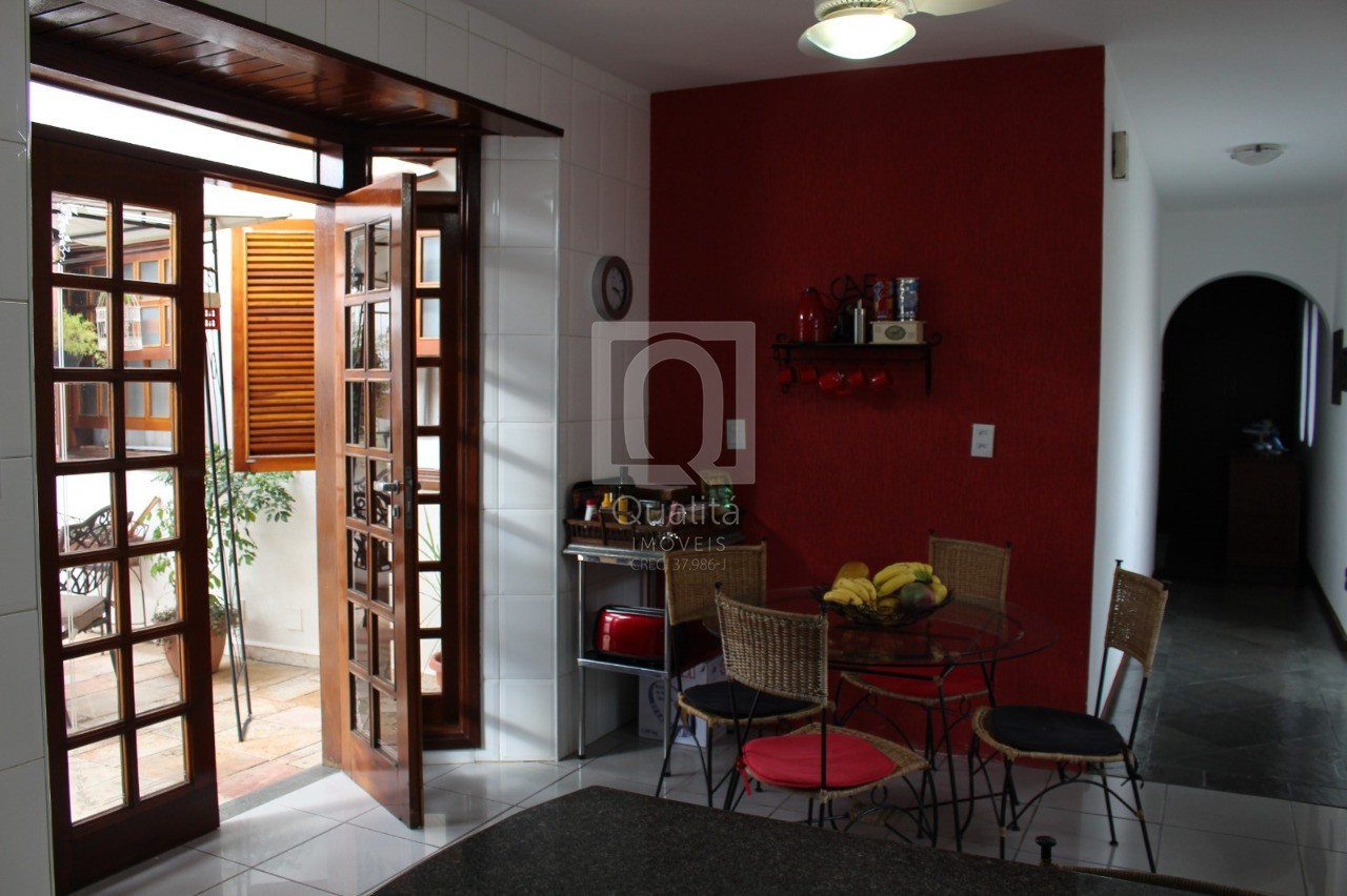 Prédio Inteiro à venda com 3 quartos, 330m² - Foto 2
