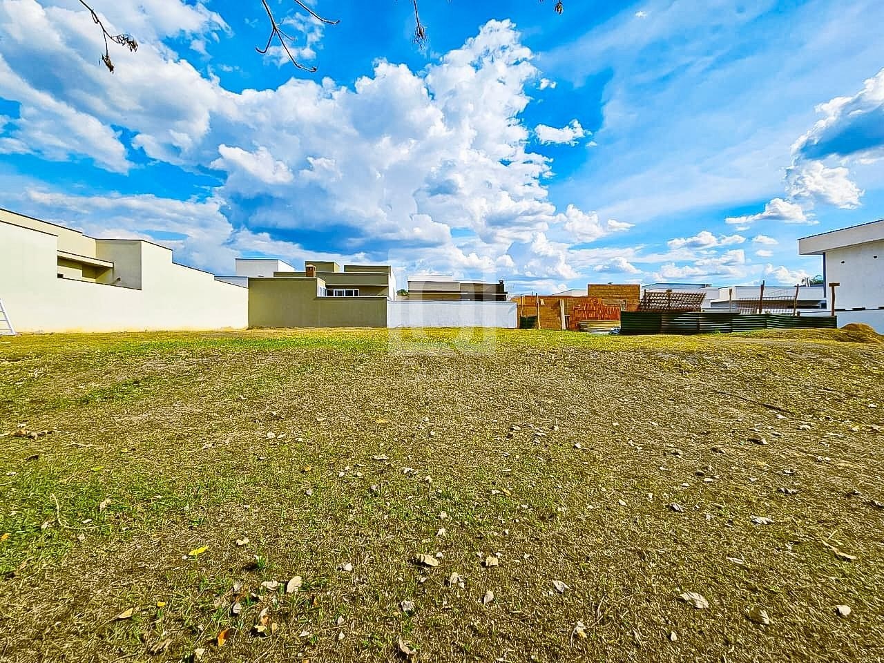 Terreno à venda, 250m² - Foto 1