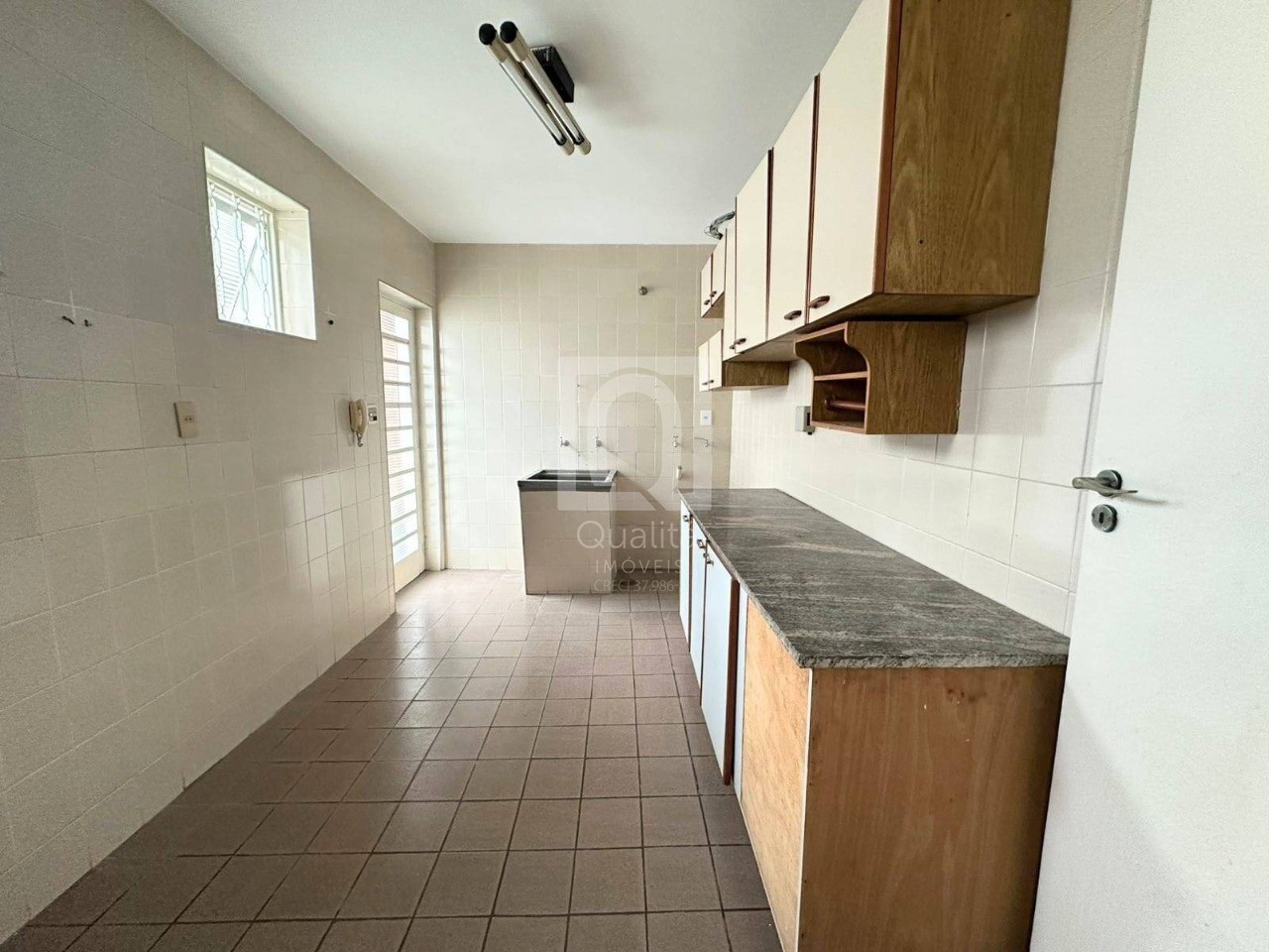 Casa à venda com 3 quartos, 300m² - Foto 8
