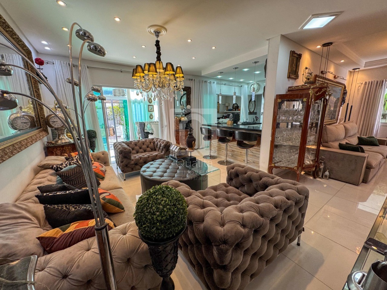 Casa de Condomínio à venda com 3 quartos, 250m² - Foto 1