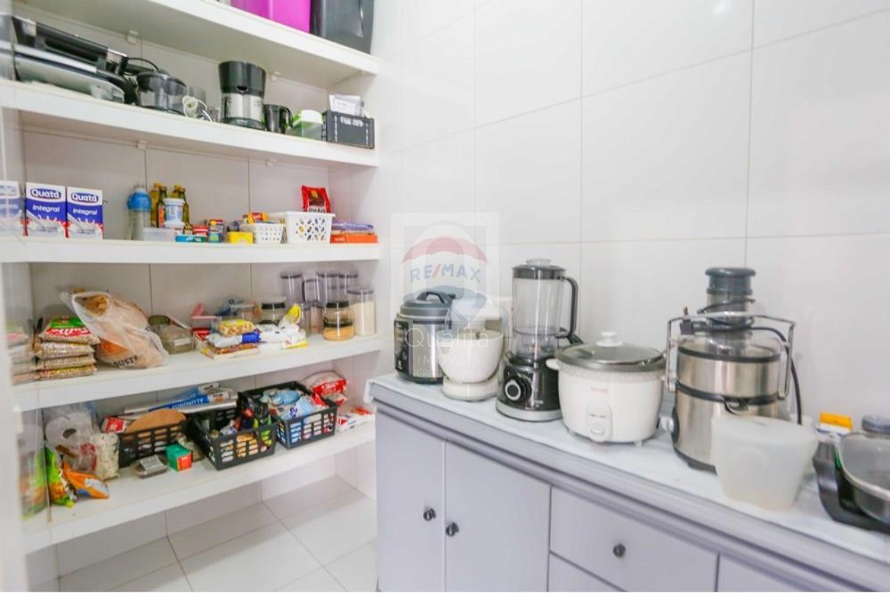 Casa de Condomínio à venda com 4 quartos, 250m² - Foto 25