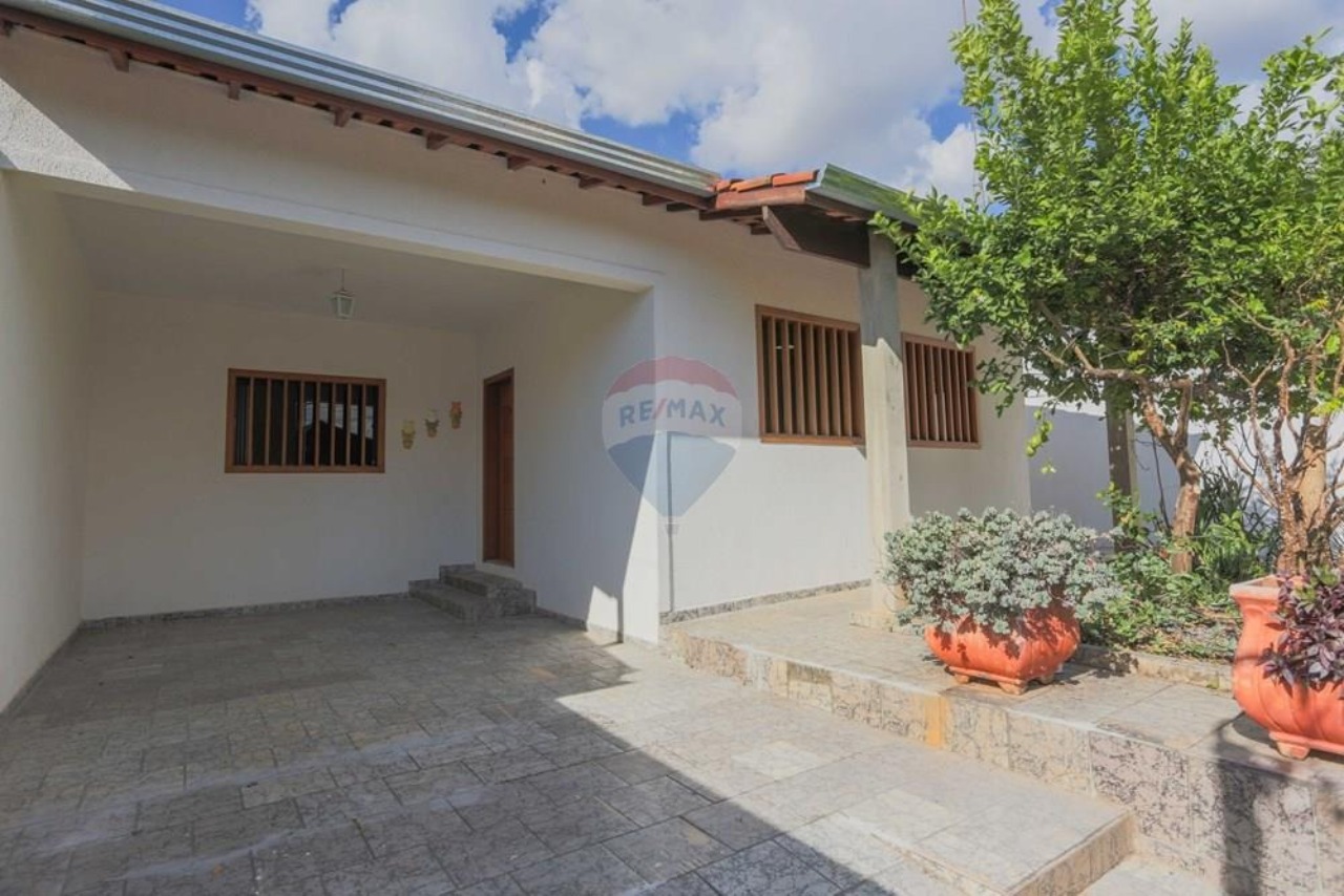 Casa, 3 quartos, 264 m² - Foto 1