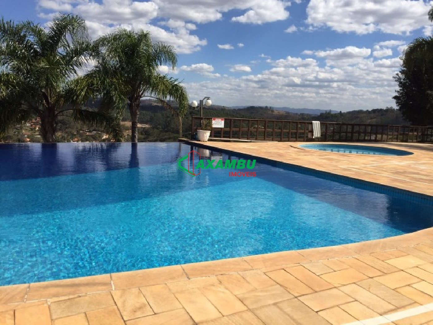 Casa com 04 dormitrios (sendo 01 suite), AT: 1.032,00m2; AC: 430,00m2,  no condomnio  Botnico em Jarinu.
