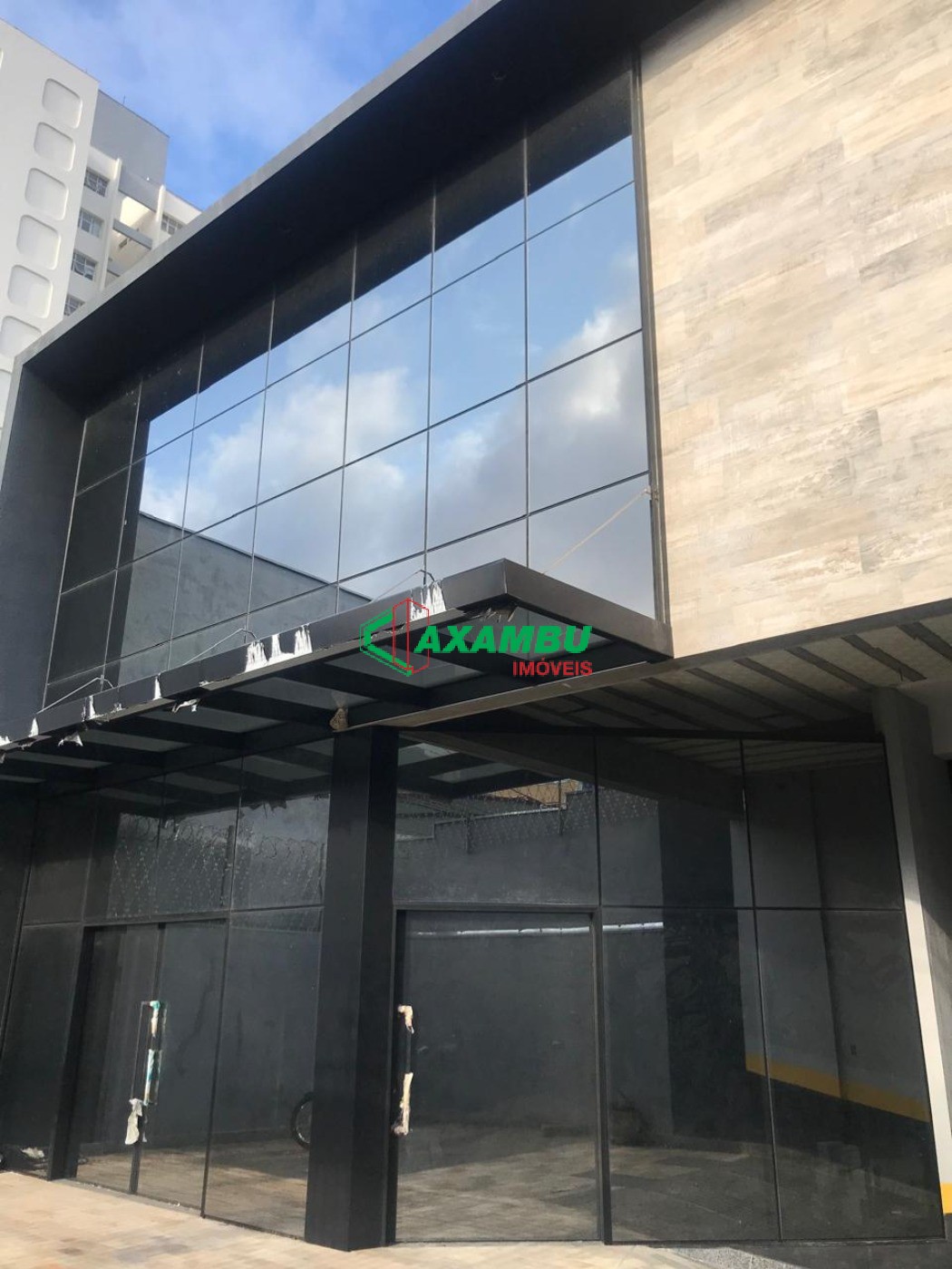 Salo com dois pavimentos Comercial para Locao na regio Central de  Jundia-SP: Salas, 4 Banheiros, 16 Vagas de Garagem e 612m de rea.