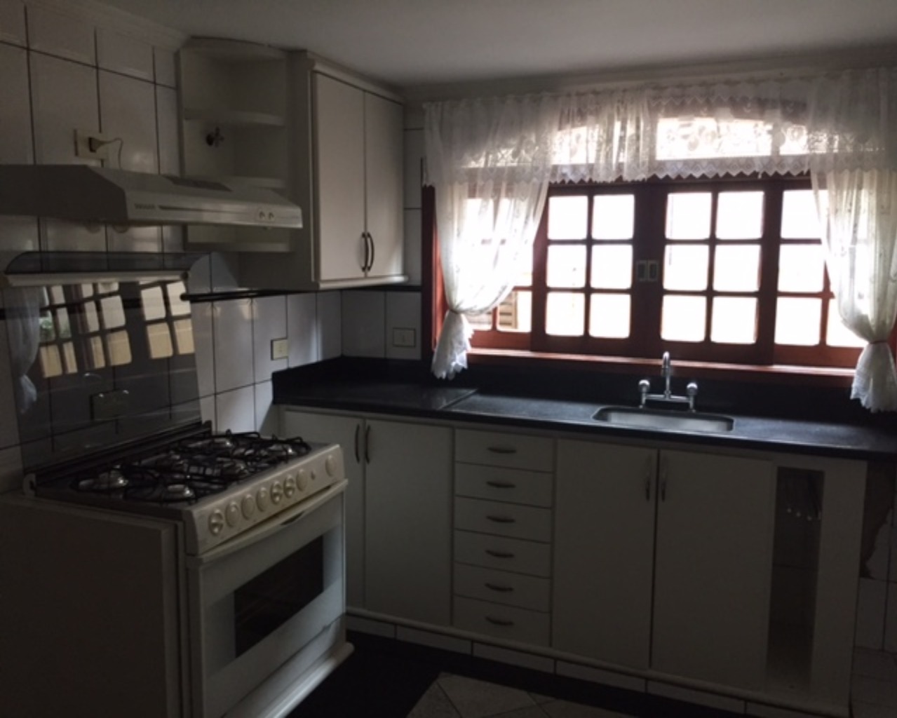Casa de Condomínio à venda com 4 quartos, 356m² - Foto 4