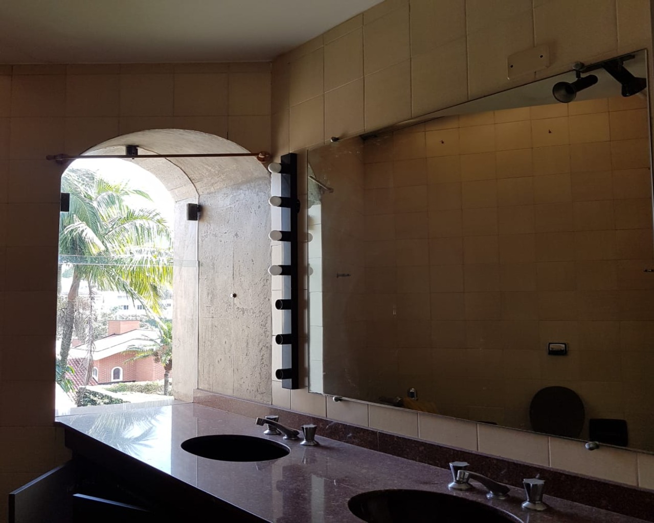 Casa de Condomínio à venda e aluguel com 3 quartos, 330m² - Foto 2