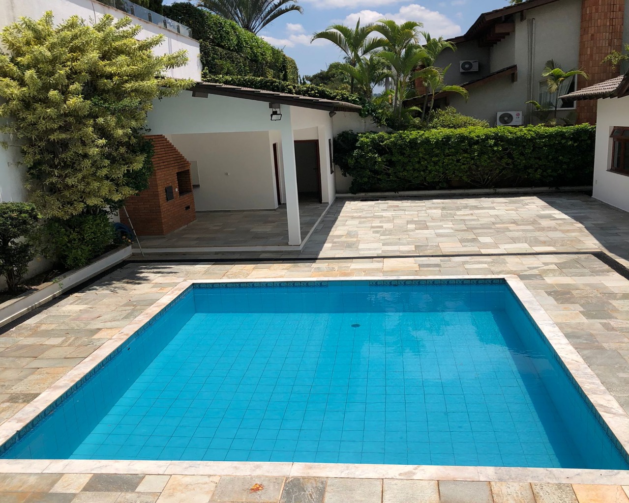 Casa de Condomínio para alugar com 3 quartos, 500m² - Foto 9