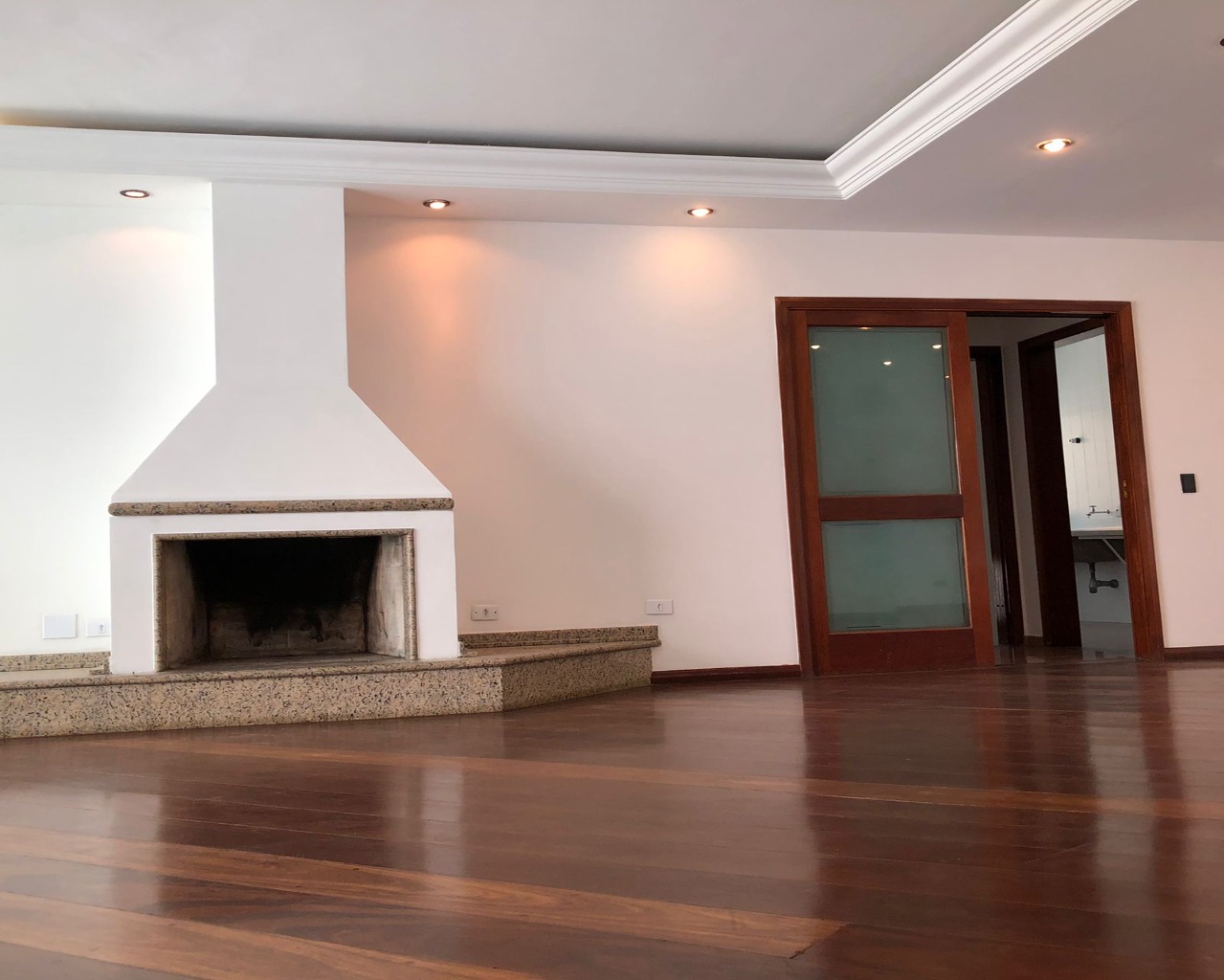 Casa de Condomínio para alugar com 3 quartos, 500m² - Foto 8