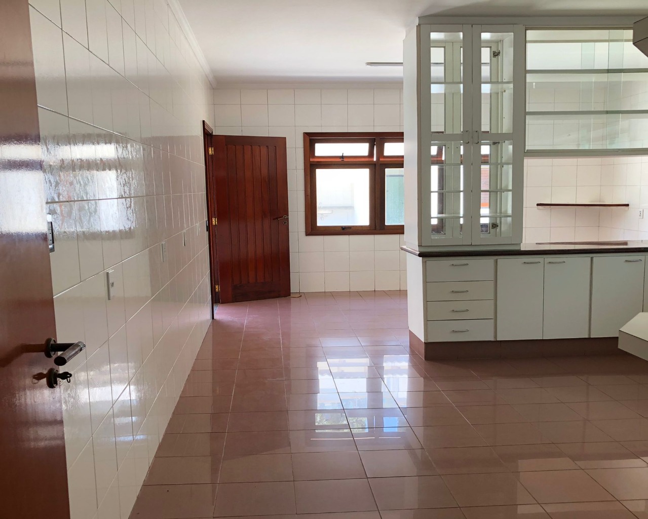 Casa de Condomínio para alugar com 3 quartos, 500m² - Foto 10