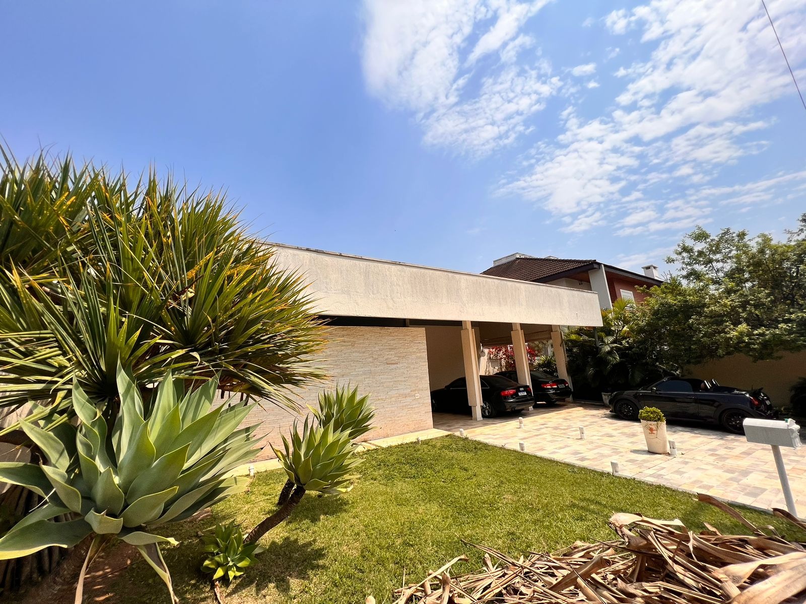 Casa de Condomínio à venda com 4 quartos, 315m² - Foto 1