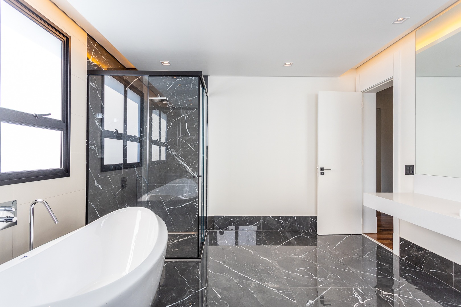 Casa, 4 quartos, 1305 m² - Foto 25