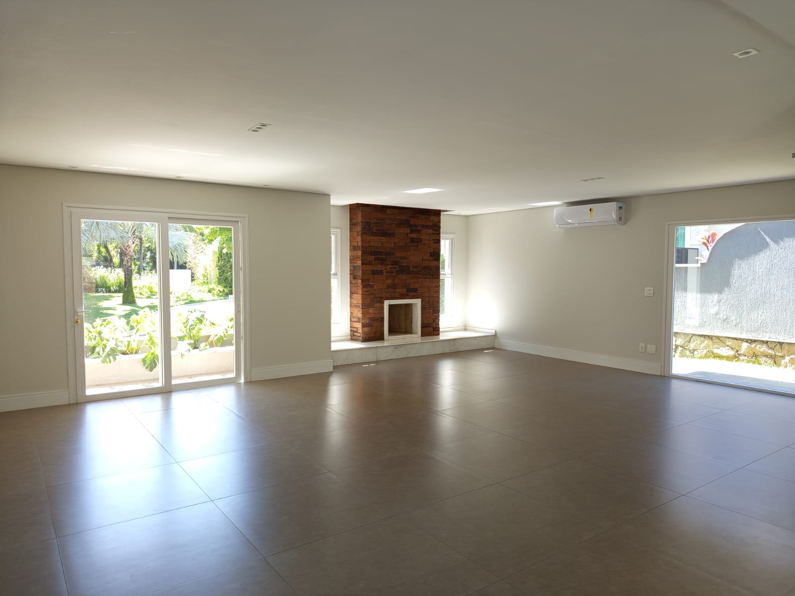 Casa de Condomínio à venda com 4 quartos, 540m² - Foto 4