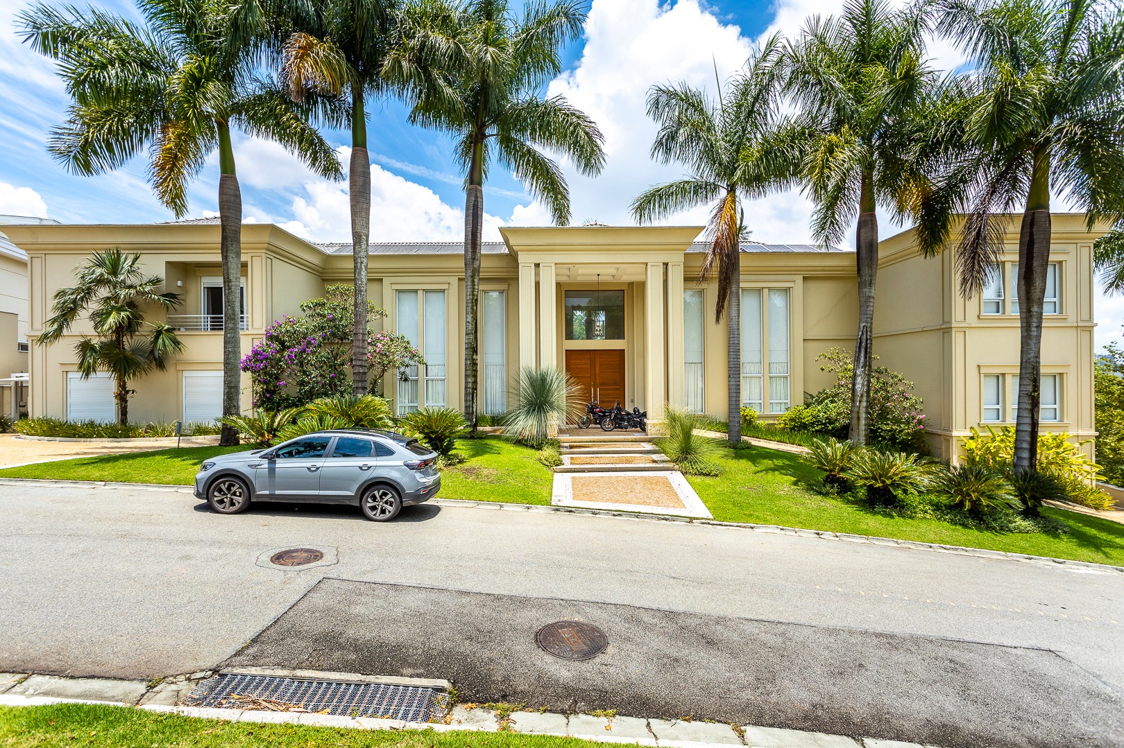 Casa, 5 quartos, 1587 m² - Foto 1