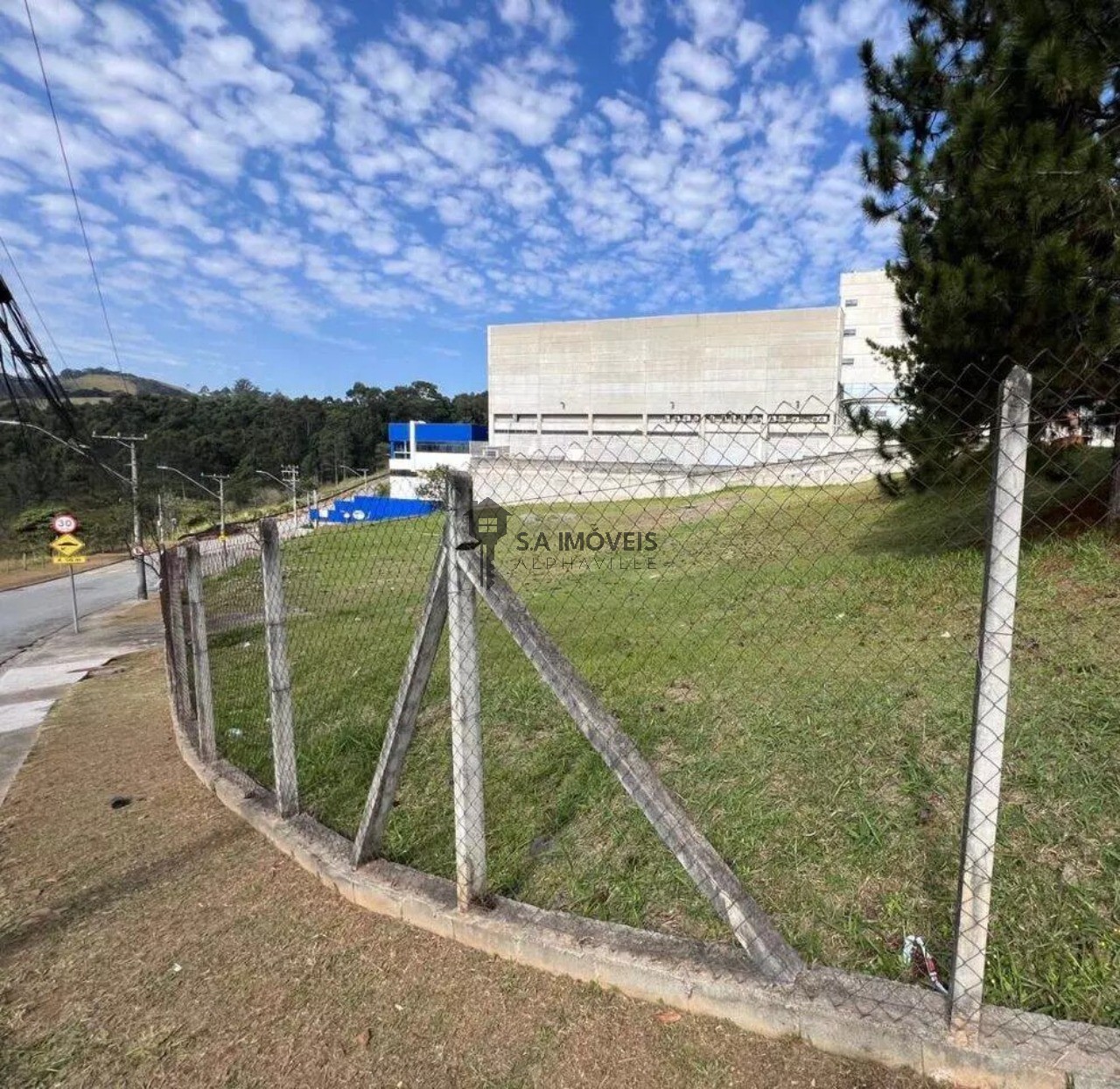 Loteamento e Condomínio - Foto 1