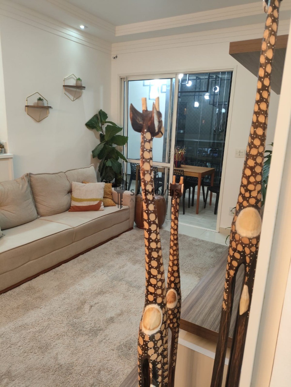 Apartamento à venda com 3 quartos, 94m² - Foto 2