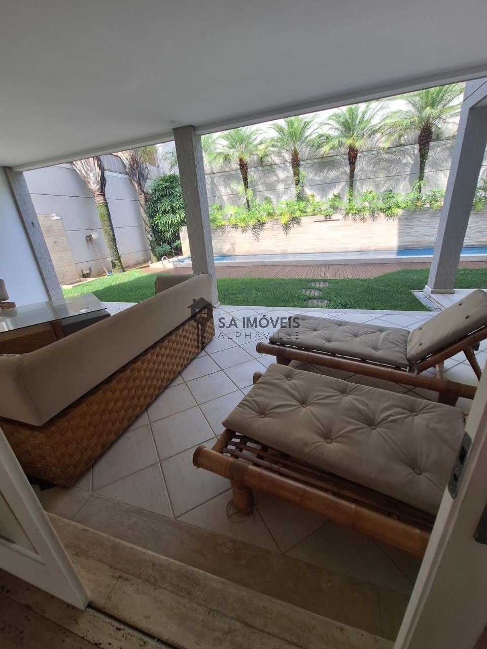 Casa de Condomínio para alugar com 4 quartos, 520m² - Foto 2